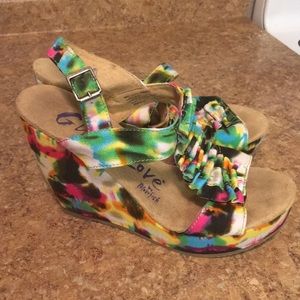 Guppy Love by Blowfish Wedges